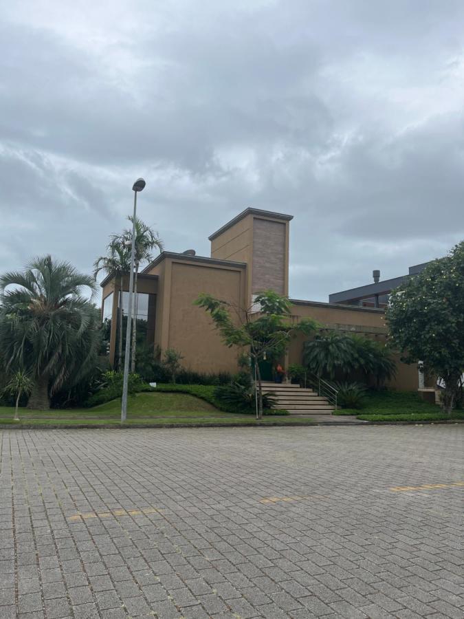 Em Linda Casa Em Jurere Internacional *